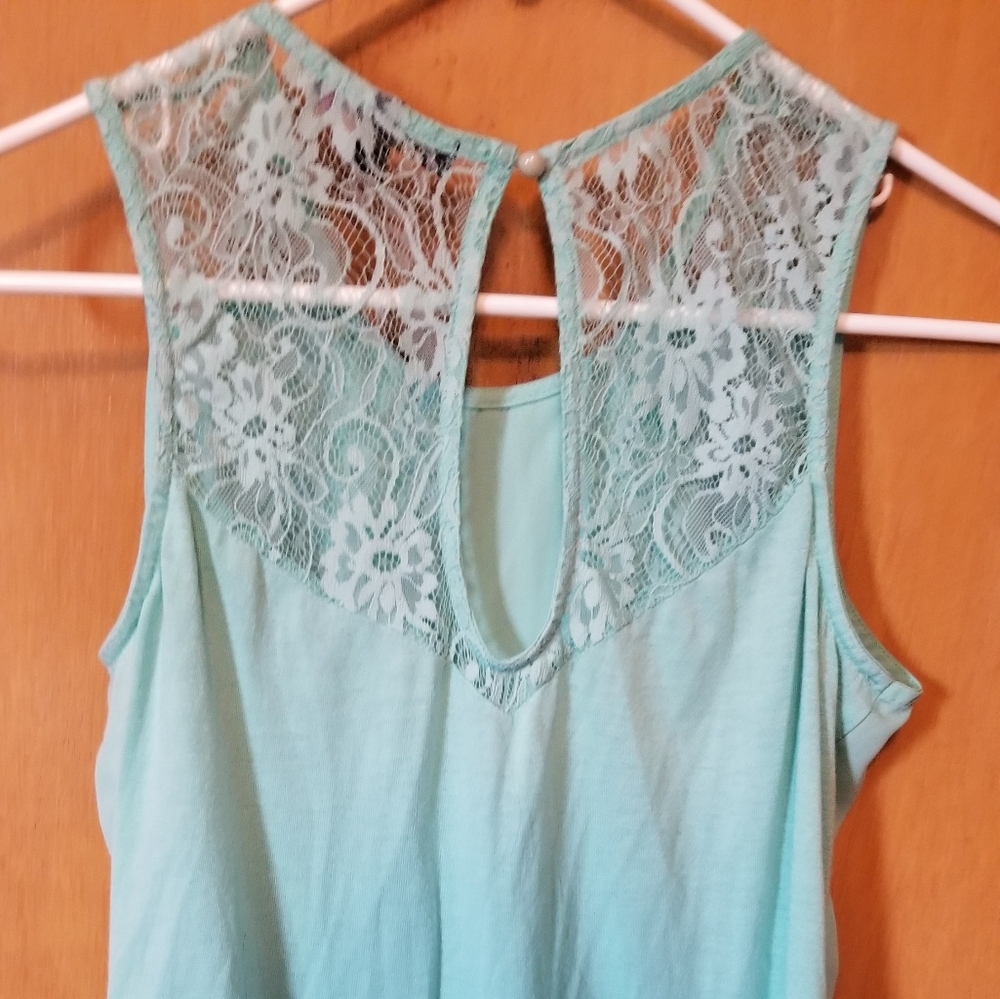 Shirt/tank - Picture 2 of 2
